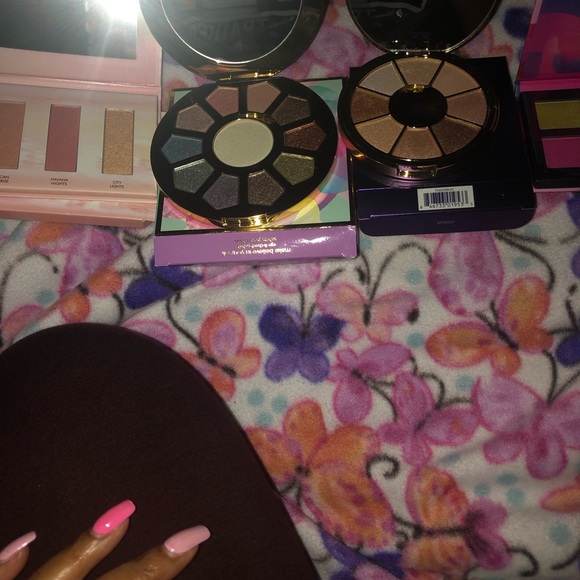 Makeup - Picture 2 of 3